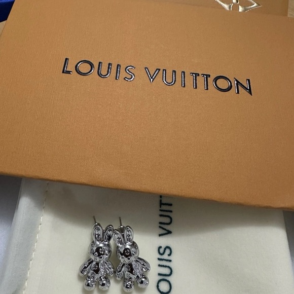 Small lv  cute bunny earring - Picture 4 of 4